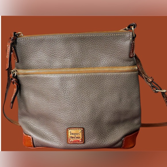 Dooney & Bourke 1975 Women's Pebble Grain Leather Crossbody Bag - Picture 1 of 11